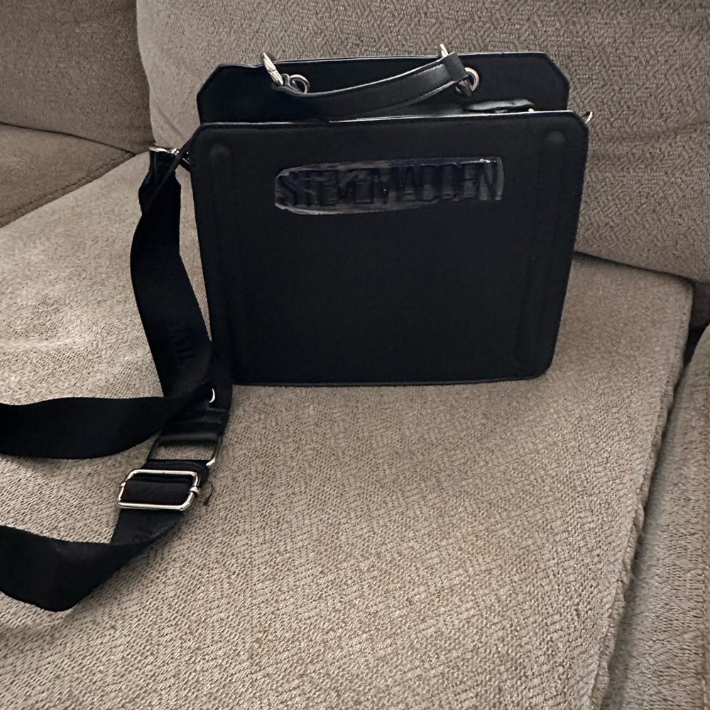 Steve Madden matte black cross body